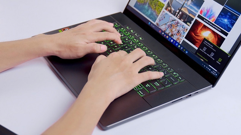 Asus ROG Zephyrus G14 GA403WM-QS051WS - Laptop Gaming Mỏng Nhẹ Với Sức Mạnh Khủng Long