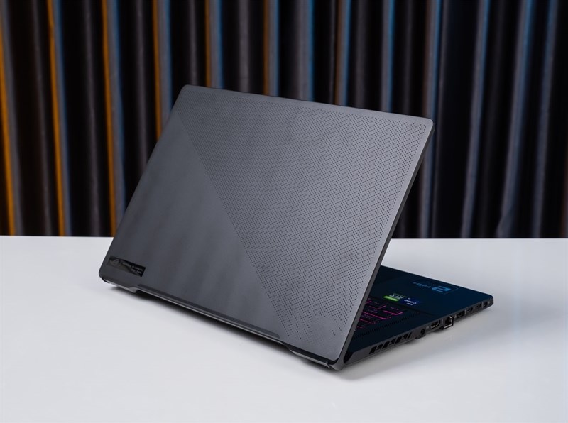 Asus Rog Zephyrus M16