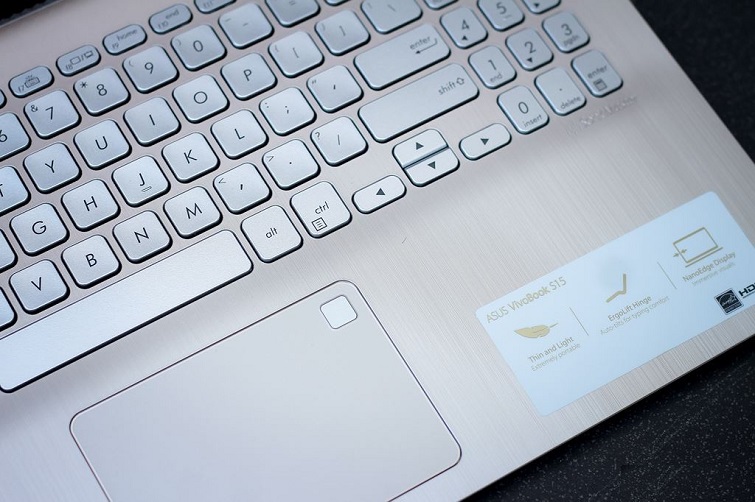 Cảm ứng vân tay giúp nhanh chóng mở máy