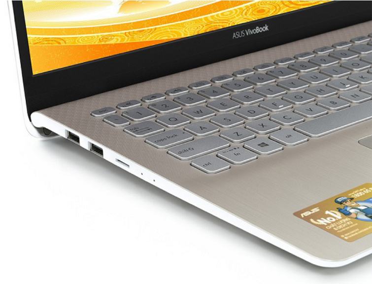 Cạnh trái của máy