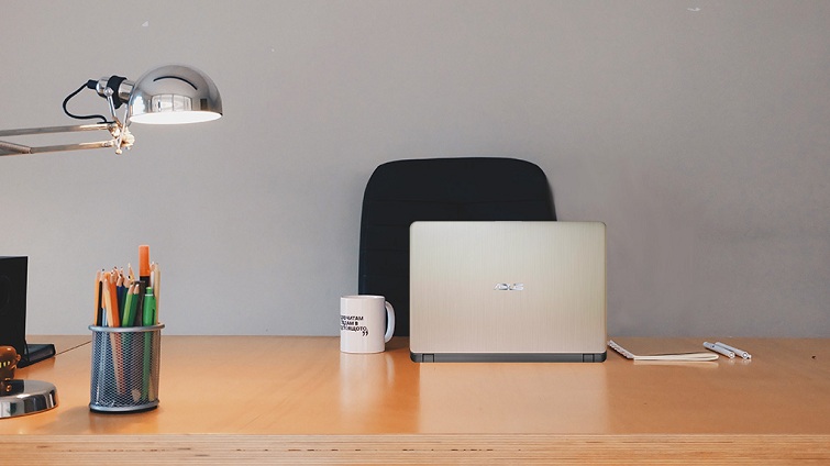 Thiết kế gọn nhẹ cho tiết kiệm diện tích cho không gian làm việc của bạn