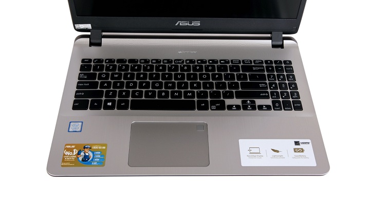 Bàn phím êm ái, cùng với touchpad rộng rãi trang bị thêm cảm biến vân tay một chạm