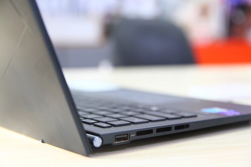 asus-zenbook-14-q409za