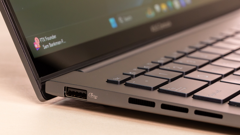 Asus Zenbook 14 Q425