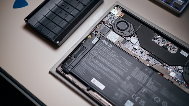 Asus Zenbook S14 UX5406