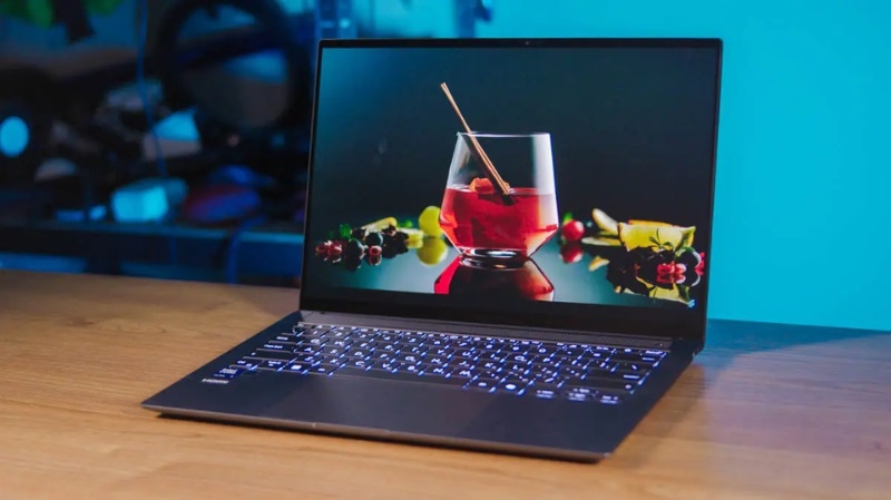 Laptop Asus Zenbook S14 UX5406