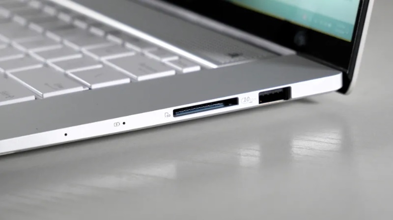 Asus Zenbook S16 UM5606MA