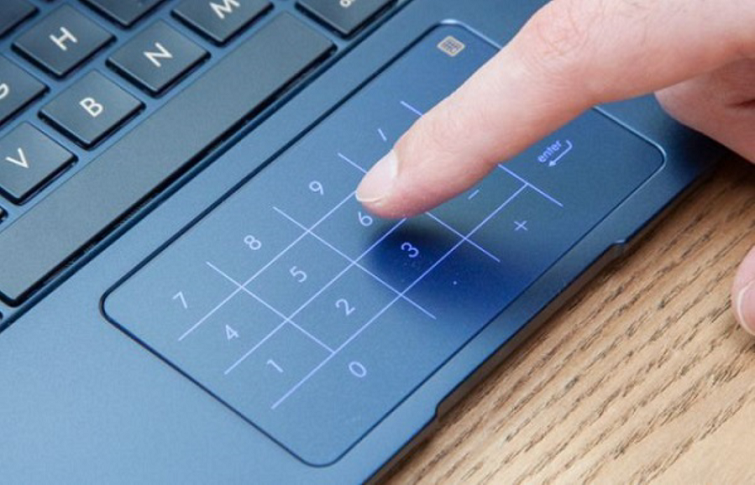 Touchpad được thiết kế với diện tích khá rộng