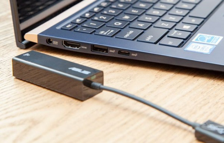 Cạnh trái của máy