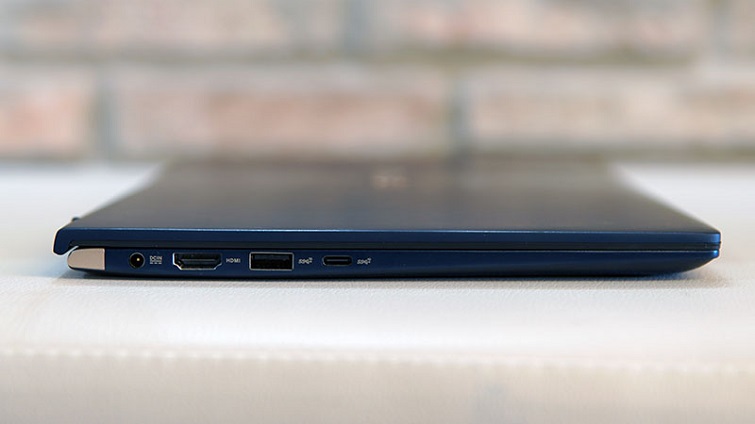 Cạnh trái của máy