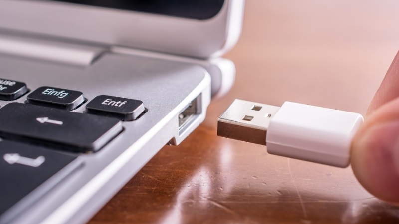 Rút ra và cắm lại, thử cổng USB khác Rút ra và cắm lại, thử cổng USB khác
