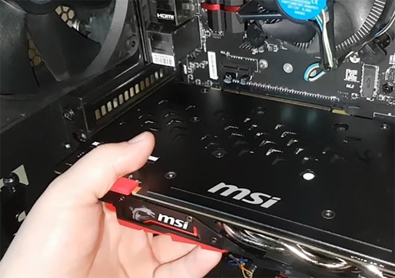 Card đồ họa hoạt động bất thường trong khi khởi động