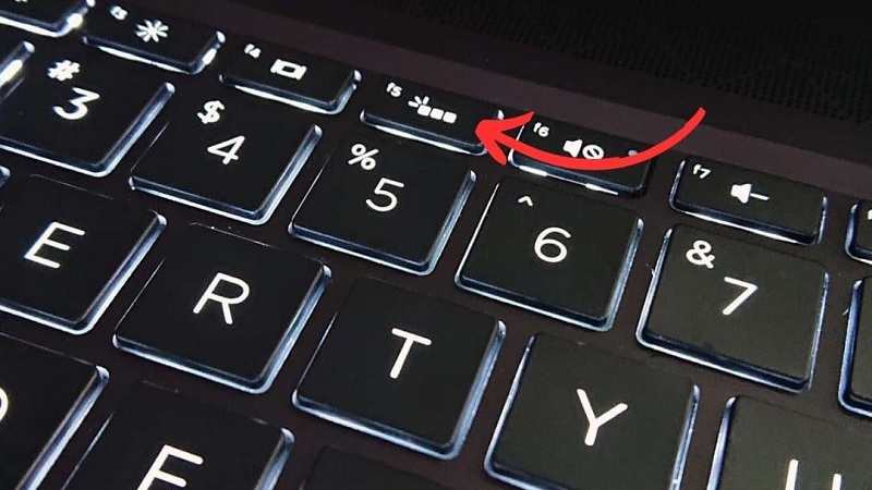 Dùng phím chức năng có biểu tượng đèn để bật đèn bàn phím laptop Lenovo Dùng phím chức năng có biểu tượng đèn để bật đèn bàn phím laptop Lenovo