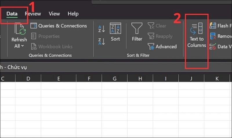 Chọn vào công cụ Text to columns