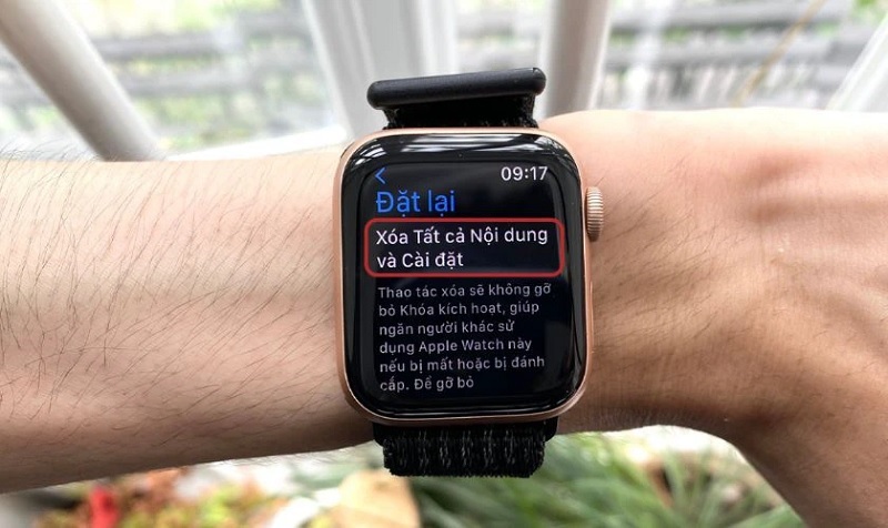 Nhấn vào tùy chọn Xóa Tất cả Nội dung và Cài đặt