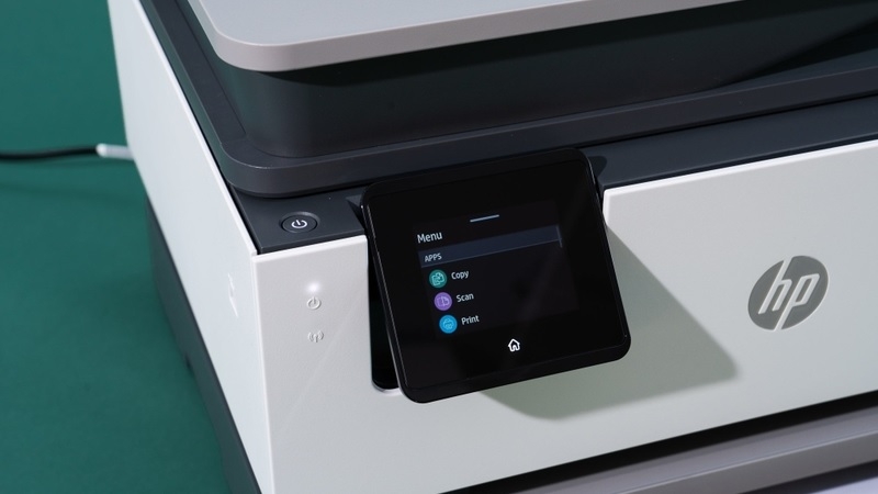 Tem thông số ở đáy máy in HP ghi rõ máy có hỗ trợ Duplex hay không