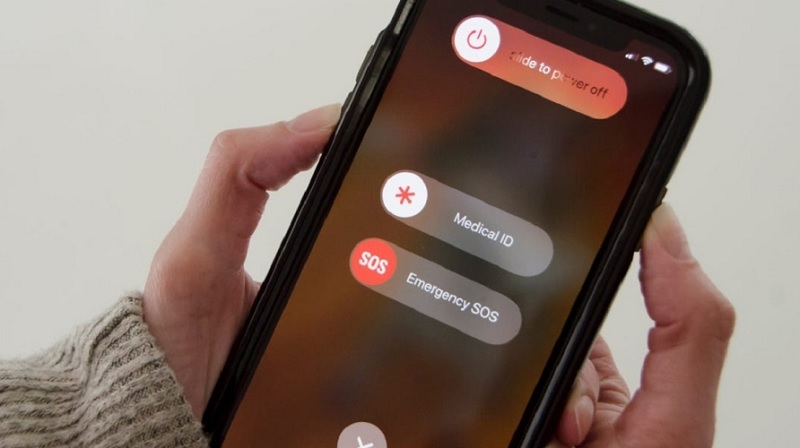 Khởi động lại iPhone khi máy không hiển thị thông báo