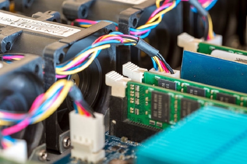 Màn hình laptop bị sọc ngang do cáp