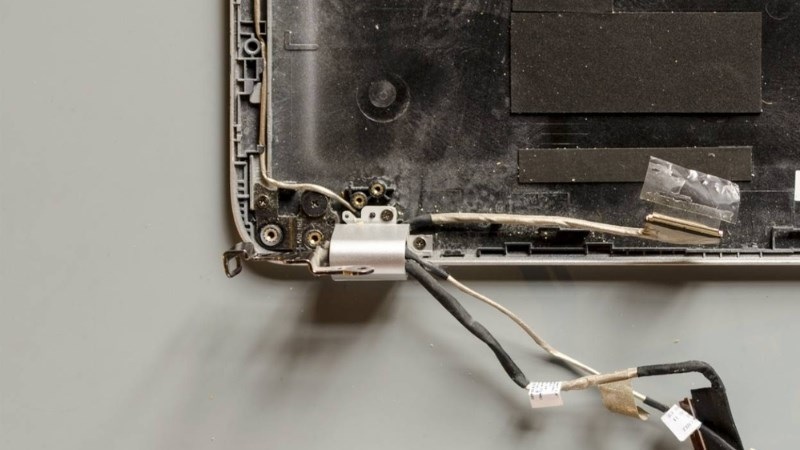 Đảm bảo cáp kết nối chắc chắn