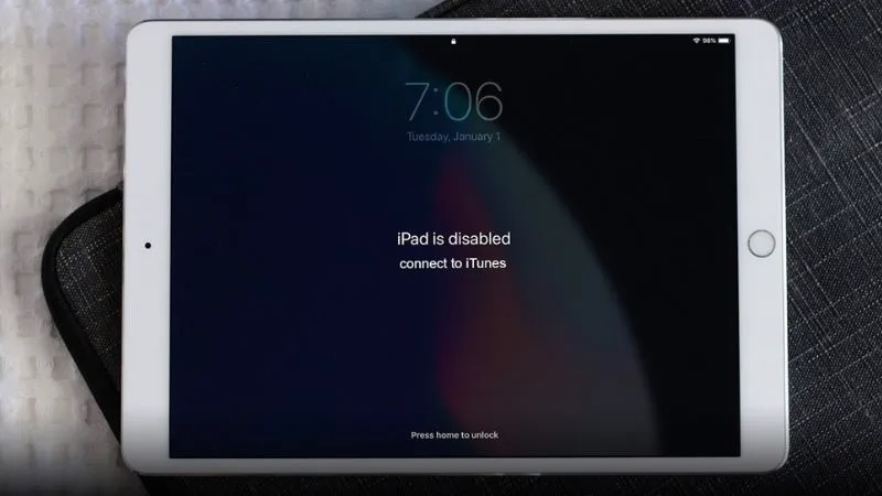 Tại sao iPad bị khóa kích hoạt?