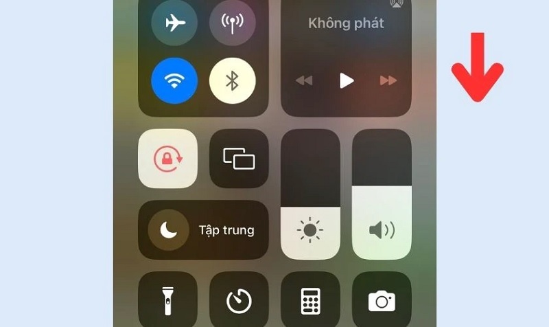 Vuốt màn hình điện thoại iPhone từ phía góc trên bên phải xuống