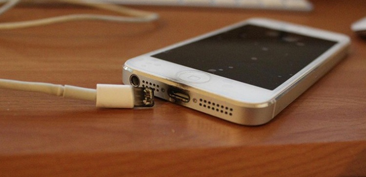 Sạc pin iphone bị cháy