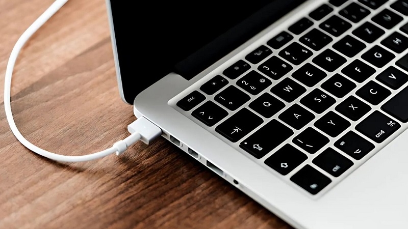 Khi nào NÊN cắm sạc laptop liên tục? Khi nào NÊN cắm sạc laptop liên tục?