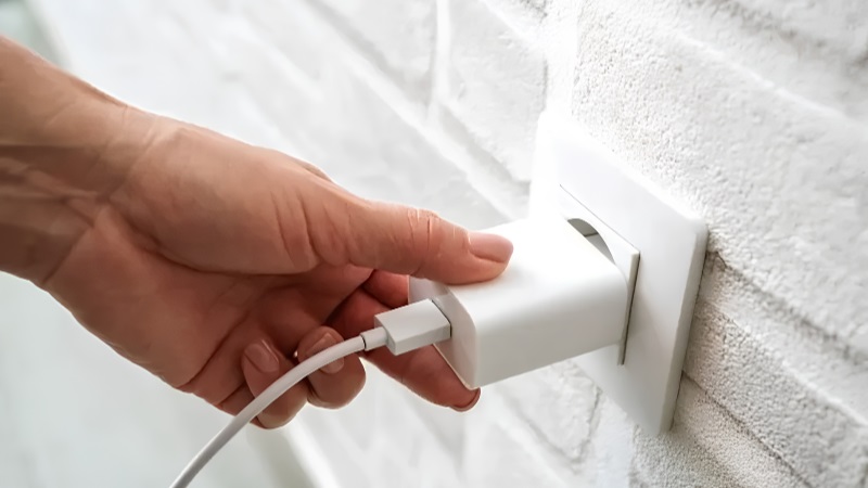 Kiểm tra ổ cắm, cáp và adapter Macbook Kiểm tra ổ cắm, cáp và adapter Macbook