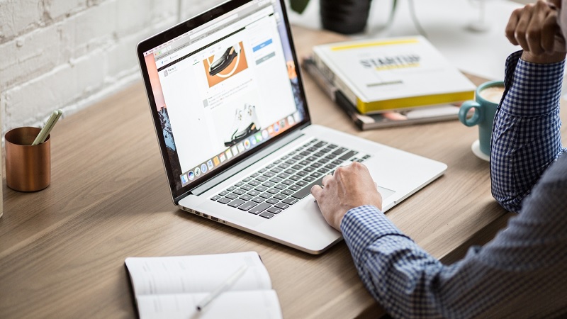 Đặt laptop ở nơi thoáng mát