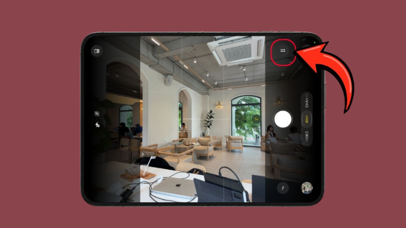 Đặt iPhone Duo lên mặt phẳng