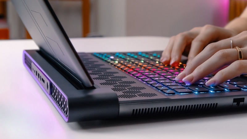 Laptop Dell Alienware M18 R1 Laptop Dell Alienware M18 R1