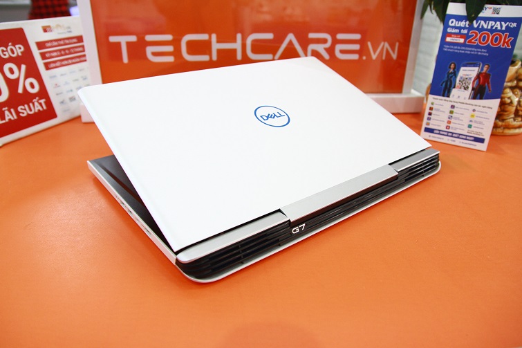 Tản nhiệt được thiết kế phía sau máy