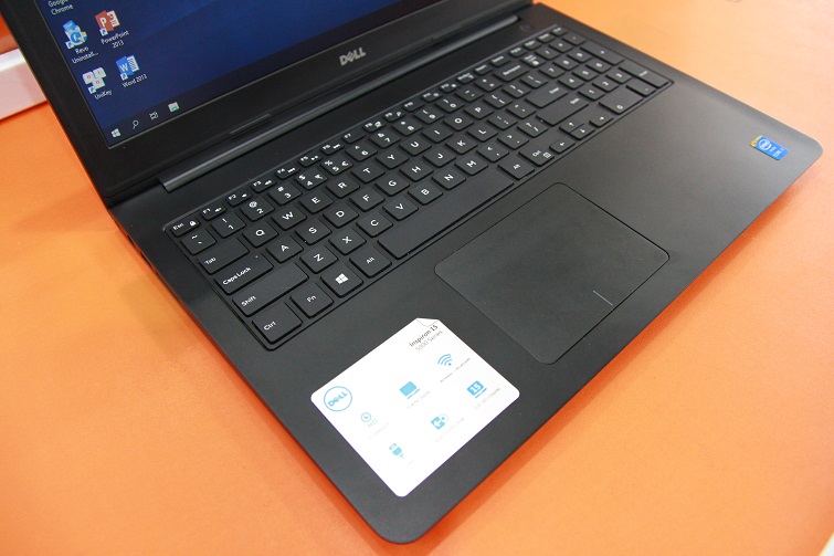 Touchpad thiết kế rộng rãi và độ nhạy cảm ứng cao