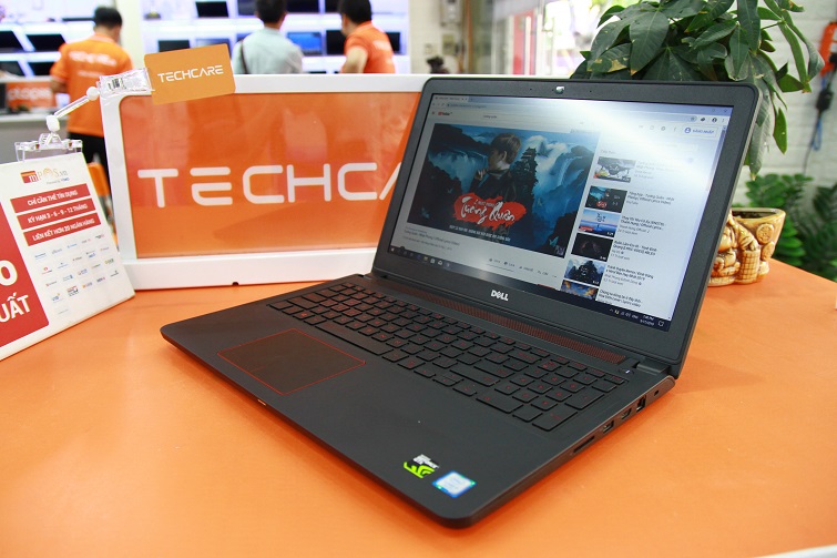 Dell Inspiron 5577 được thiết kế khá bền bỉ