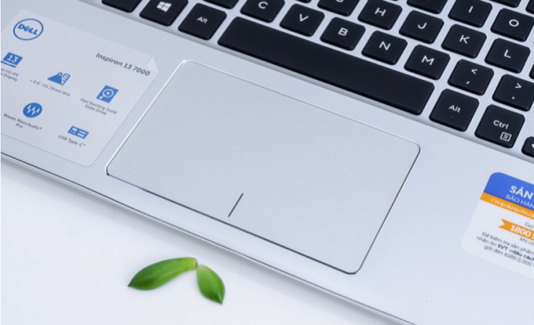 Touchpad được thiết kế với diện tích lớn