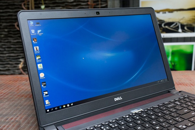 Dell Inspiron 7557 trang bị màn hình 15,6 inch với độ phân giải 1.920 x 1.080 pixel