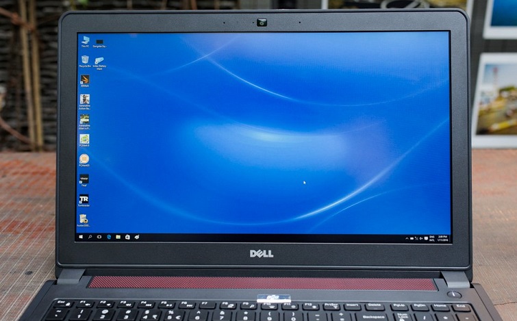 Dell Inspiron 7557 trang bị màn hình 15,6 inch với độ phân giải 1.920 x 1.080 pixel