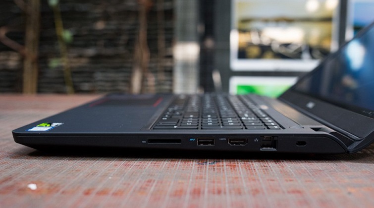 Dell 7557 được trang bị đầy đủ các cổng kết nối phổ thông