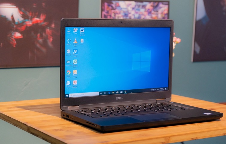 Dell Latitude 5490 với cạnh màn hình làm bằng nhựa mềm hơn