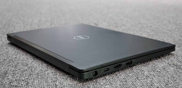 Cạnh trái của máy