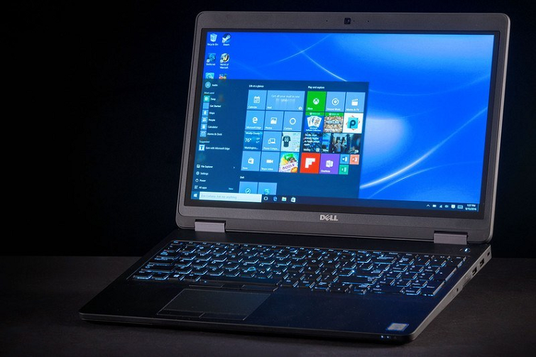 Thiết kế vuông vức với lớp vỏ ngoài bằng chất liệu nhựa cao cấp