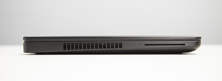 Cạnh trái của máy