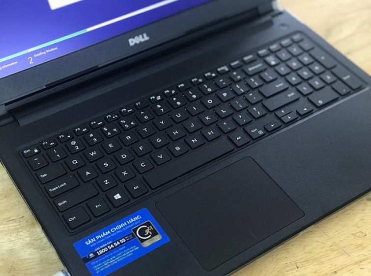 Touchpad khá rộng, hai nút chuột được thiết kế ẩn