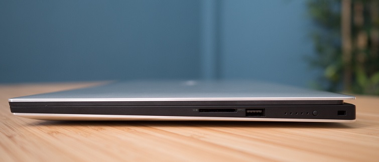 Cạnh phải của máy