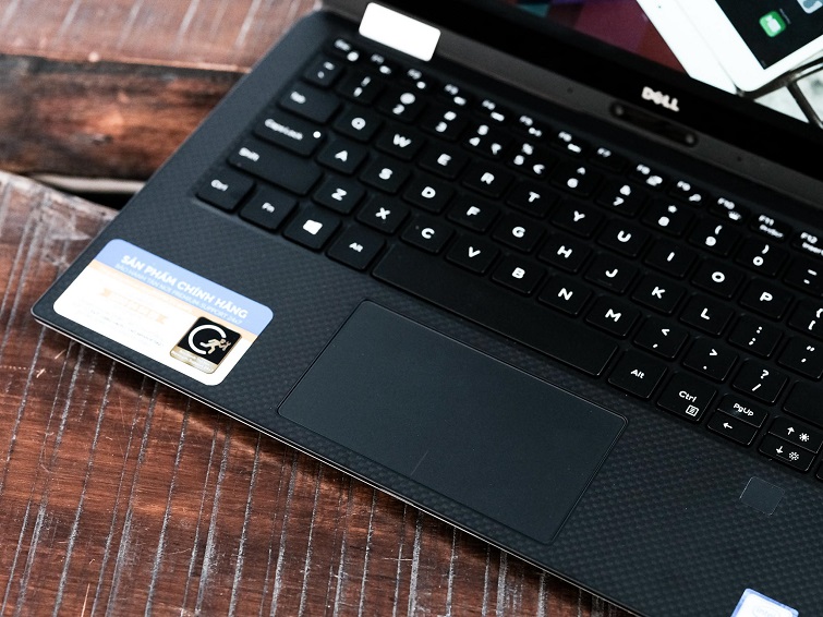 Touchpad được phủ bởi lớp kính