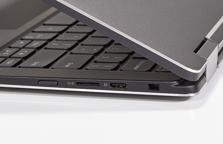 Cạnh phải của máy