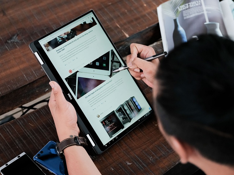 Có thể biến thành chiếc Tablet