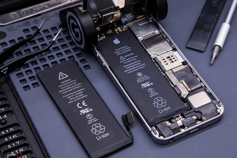 Thay pin điện thoại chính hãng