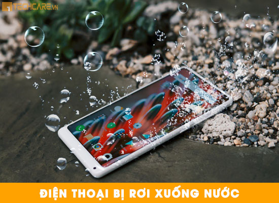 Điện thoại bị rơi xuống nước làm ẩm và hỏng pin