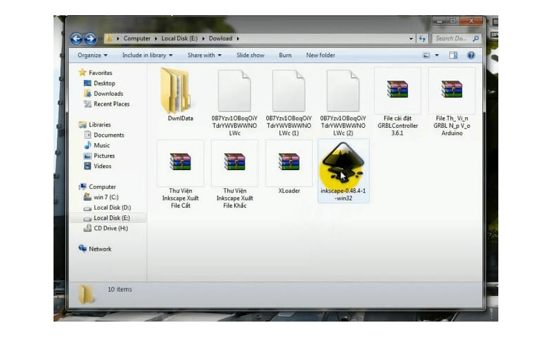 Click đúp chuột vào biểu tượng của phần mềm